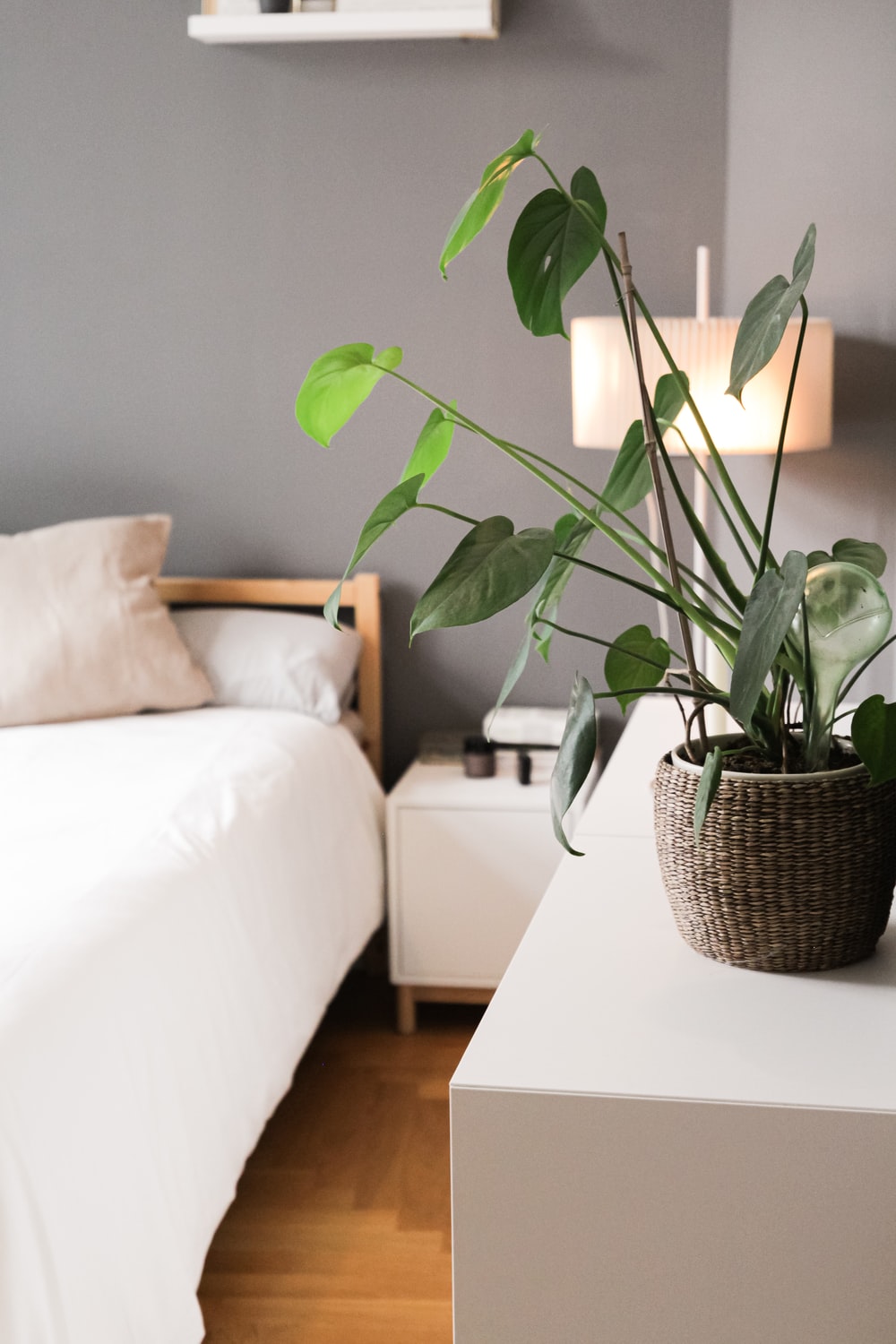 How to Design a Minimalistic Bedroom?